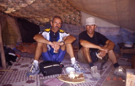 accueil dans un campement de pêcheurs