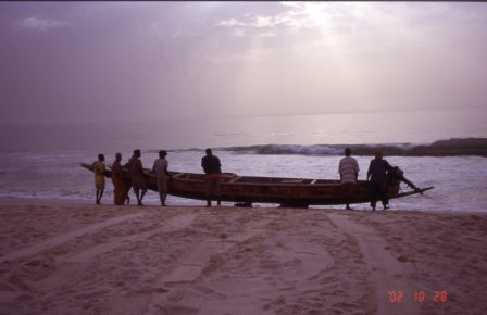 pêcheur se préparant au passage de la première vague